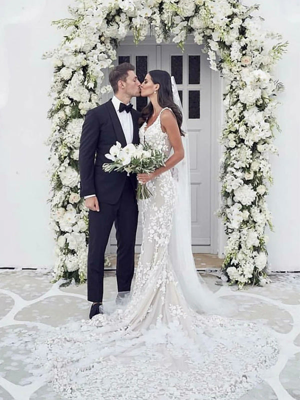 Sexy Luxury Backless Spaghetti-strap Lace Long Tail Mermaid Wedding Dr SposaBridal Sexy Luxury Backless Spaghetti-strap Lace Long Tail Mermaid Wedding Dr SposaBridal